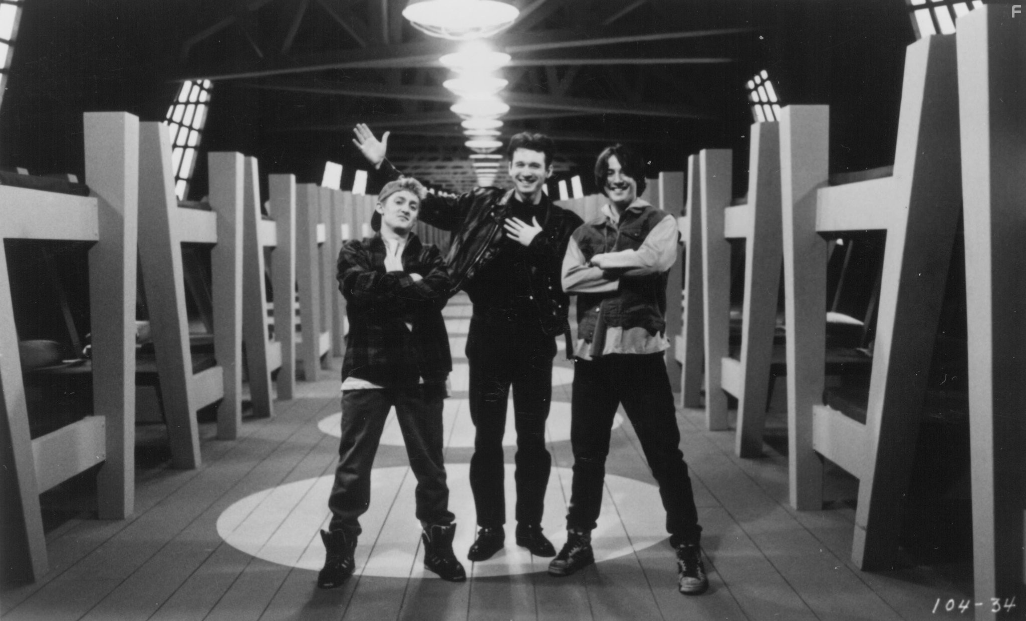 Keanu Reeves, Peter Hewitt, and Alex Winters in Новые приключения Билла и Теда (1991)