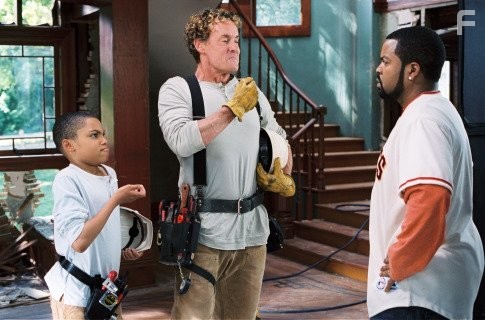 Ice Cube, John C. McGinley, and Philip Bolden in Ну что, приехали: Ремонт (2007)