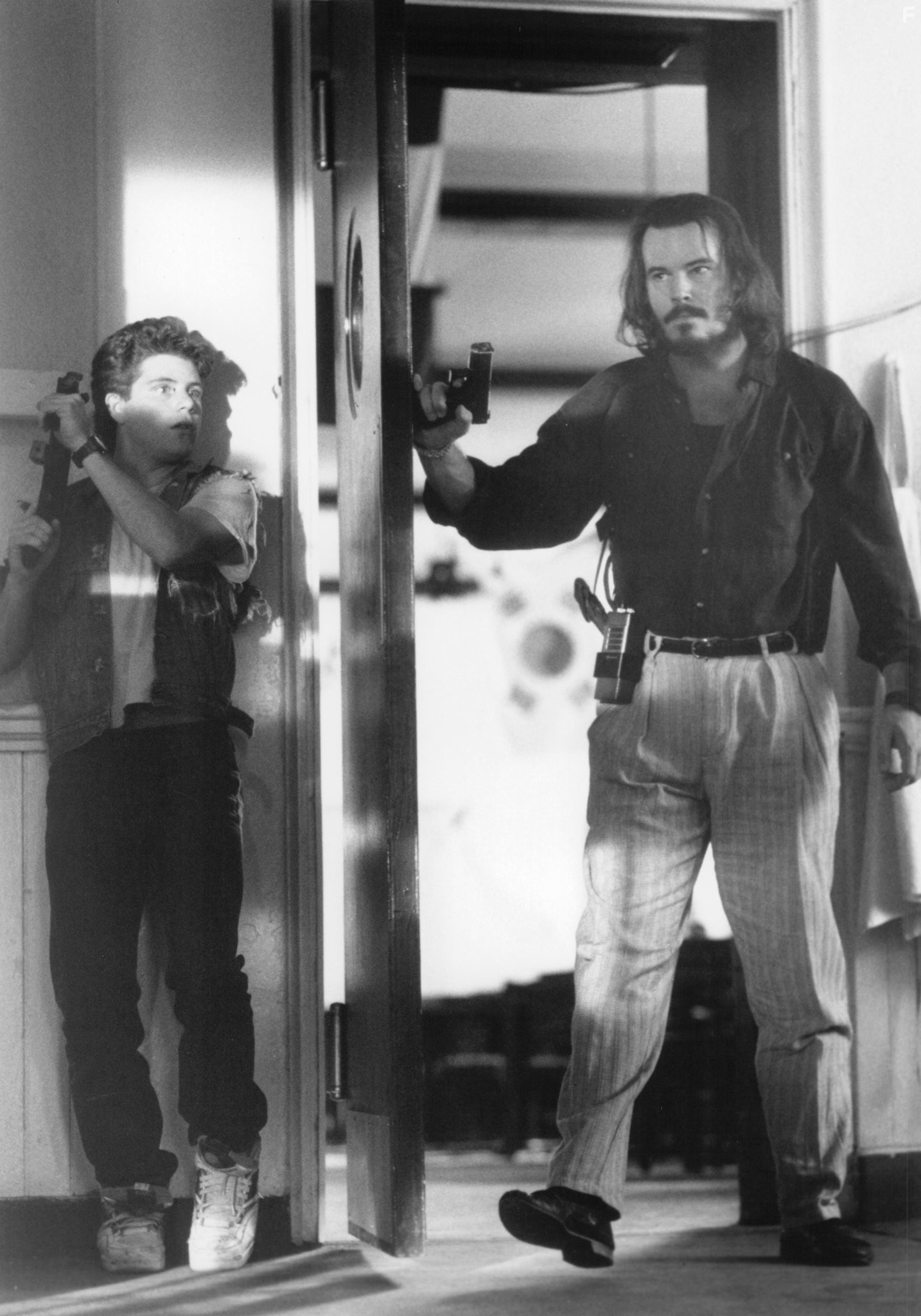 Sean Astin and Andrew Divoff in Игрушечные солдатики (1991)