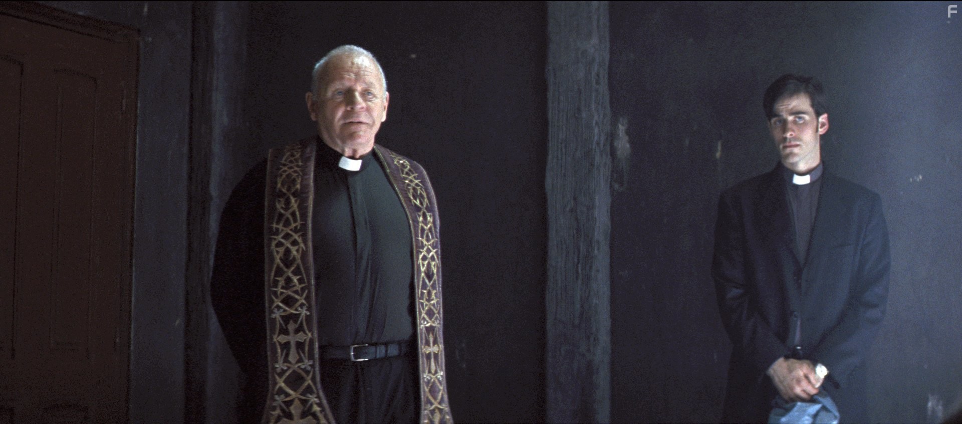 Anthony Hopkins and Colin O'Donoghue in Обряд (2011)