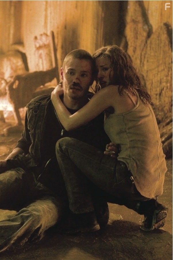 Elisha Cuthbert and Chad Michael Murray in Дом восковых фигур (2005)