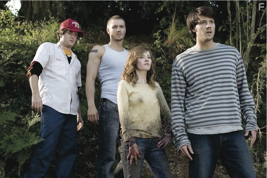 Jon Abrahams, Elisha Cuthbert, Chad Michael Murray, and Jared Padalecki in Дом восковых фигур (2005)