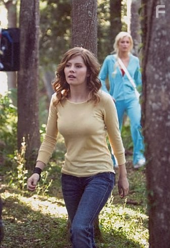 Elisha Cuthbert and Paris Hilton in Дом восковых фигур (2005)