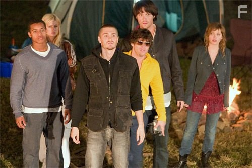 Jon Abrahams, Elisha Cuthbert, Paris Hilton, Chad Michael Murray, Jared Padalecki, and Robert Ri'chard in Дом восковых фигур (2005)