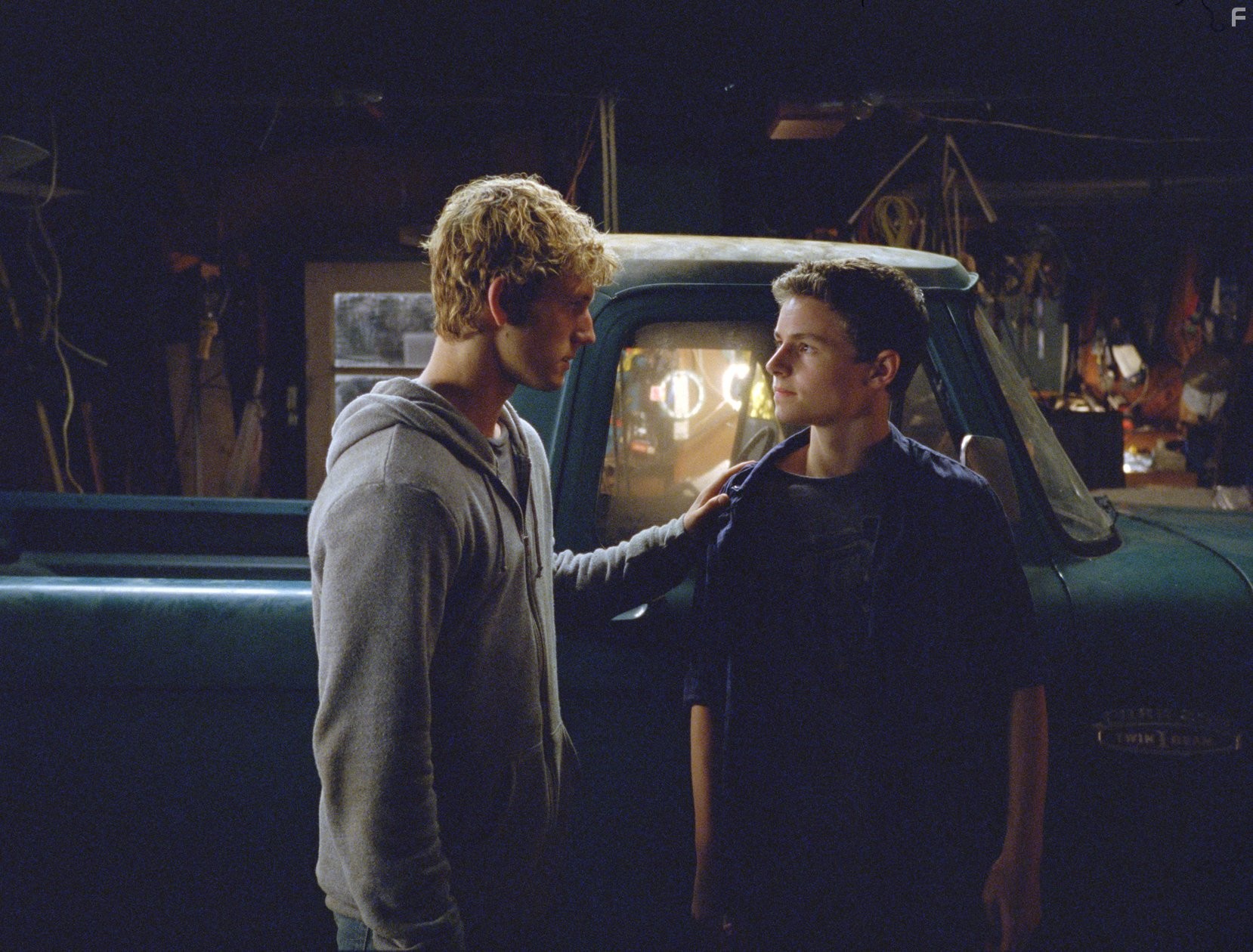 Alex Pettyfer and Callan McAuliffe in Я - Четвертый (2011)