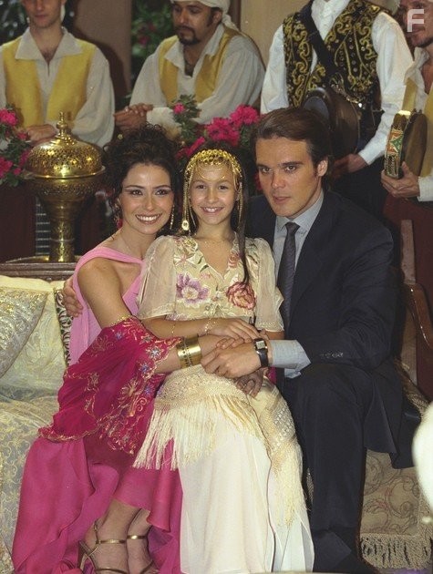 Giovanna Antonelli, Carla Diaz, and Dalton Vigh in Клон (2001)