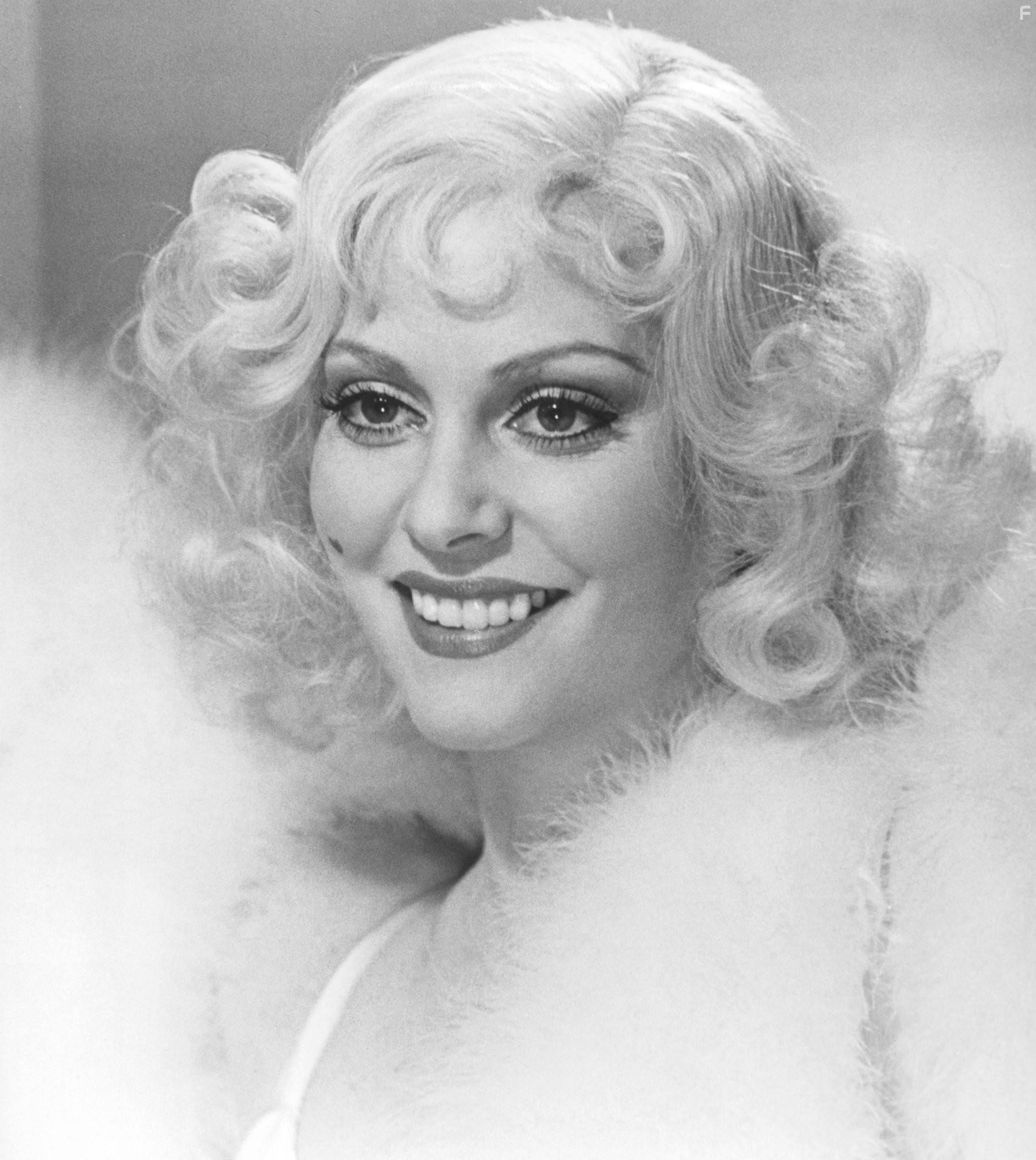 Lesley Ann Warren in Bиктoр/Bиктория (1982)