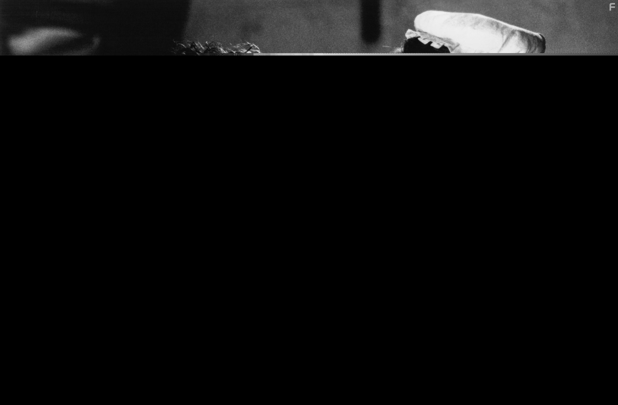 Julia Roberts and John Malkovich in Мэри Райли (1996)