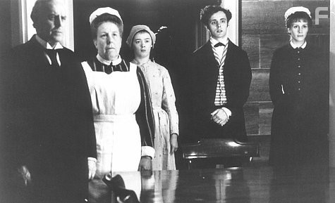 Julia Roberts, George Cole, Bronagh Gallagher, Michael Sheen, and Kathy Staff in Мэри Райли (1996)