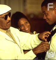 Cuba Gooding Jr. and Carl Brashear in Военный ныряльщик (2000)