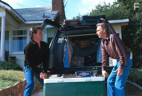 Patrick Swayze and Billy Bob Thornton in Проснувшись в Рино (2002)