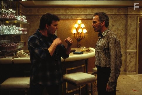 Patrick Swayze and Billy Bob Thornton in Проснувшись в Рино (2002)