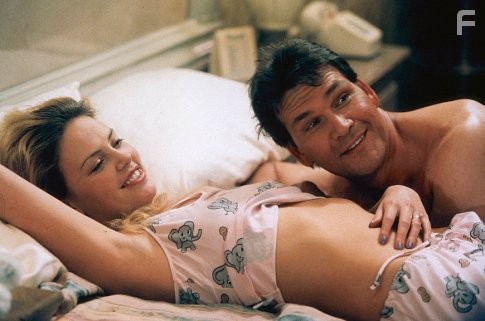 Charlize Theron and Patrick Swayze in Проснувшись в Рино (2002)