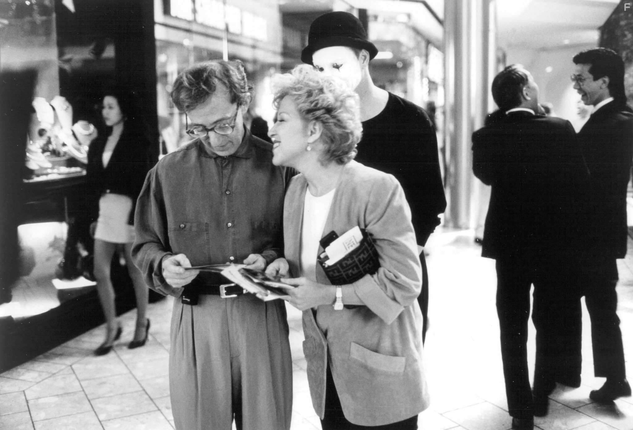 Сцены в магазине