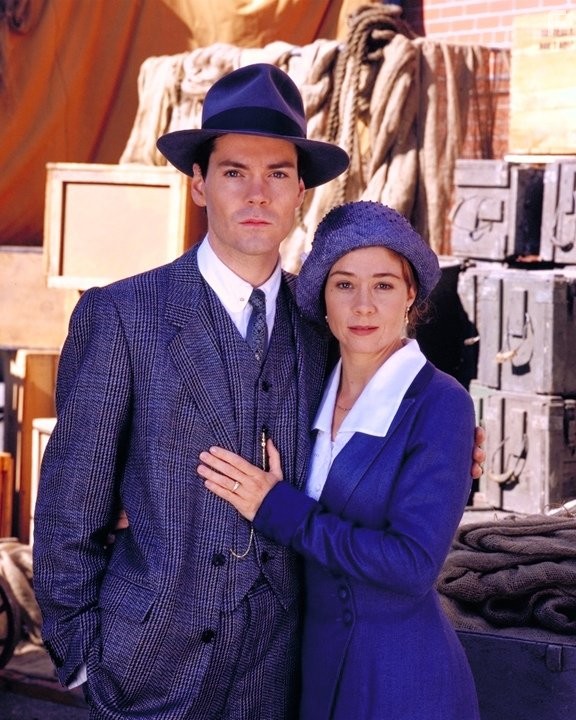 Megan Follows and Jonathan Crombie in Энн из Зеленых крыш 3 (2000)