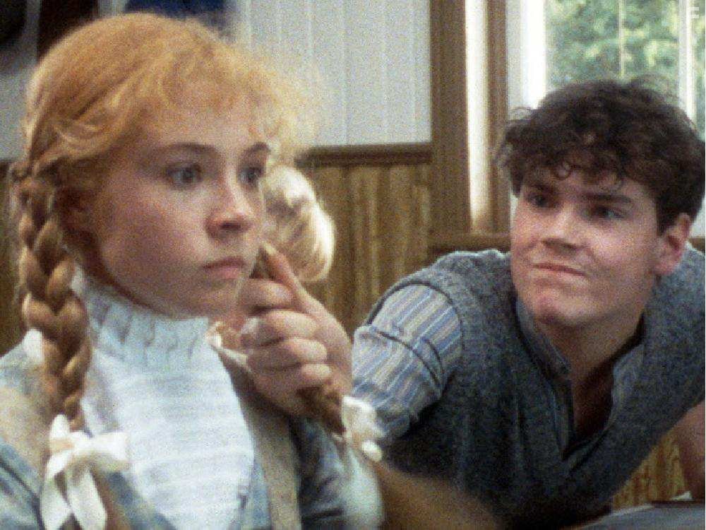 Megan Follows and Jonathan Crombie in Энн из Зеленых крыш (1985)