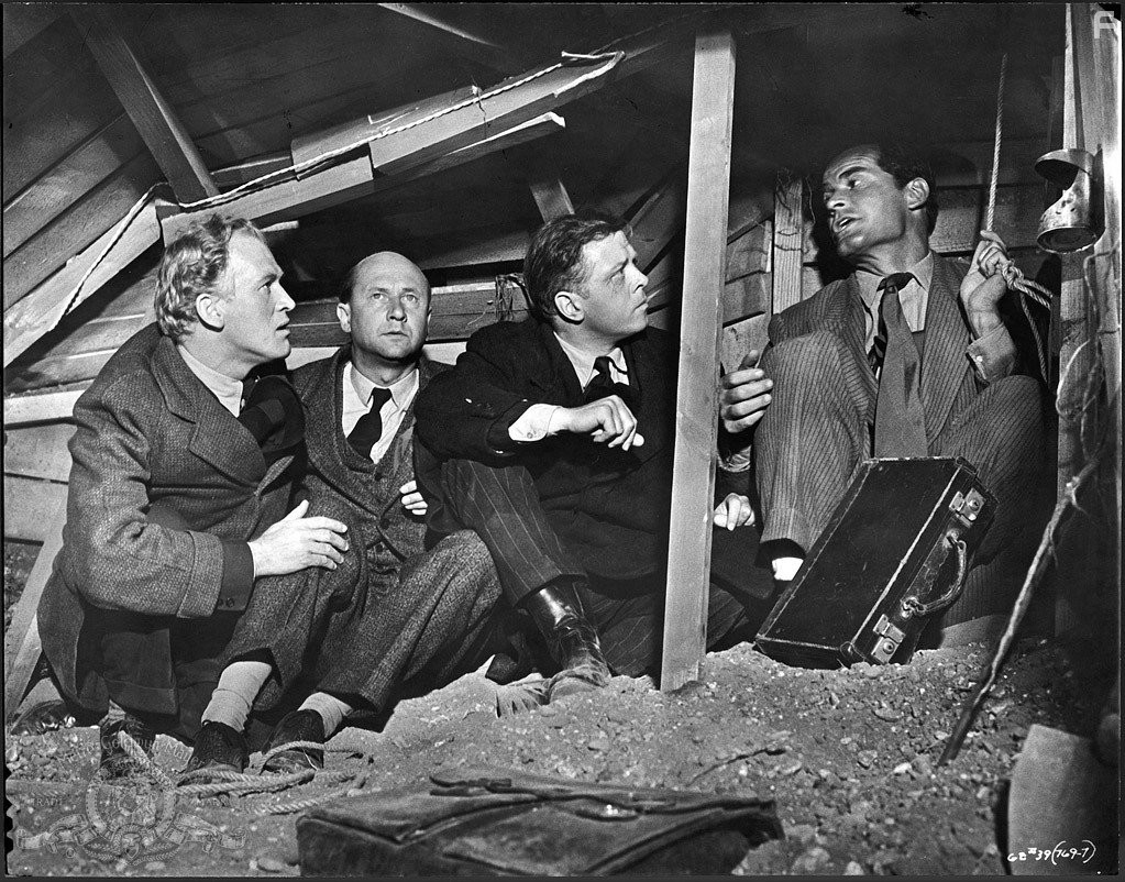 Richard Attenborough, Donald Pleasence, James Garner, and Gordon Jackson in Большой побег (1963)