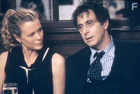 Kim Basinger and Al Pacino in Нужные люди (2002)