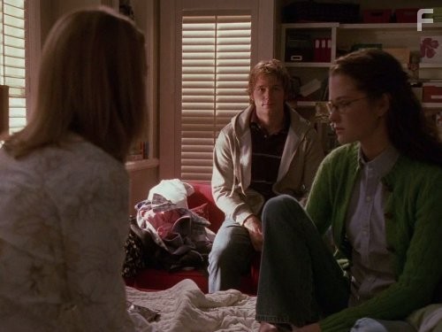 Sarah Drew and Chris Pratt in Любовь вдовца (2002)