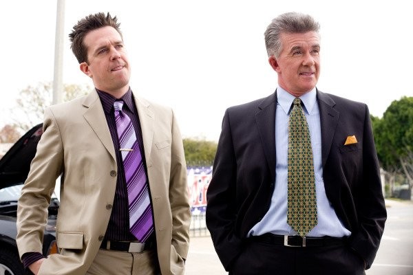 Alan Thicke and Ed Helms in Продавец (2009)