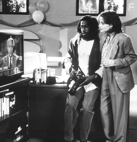Michelle Pfeiffer and Glenn Plummer in Близко к сердцу (1996)