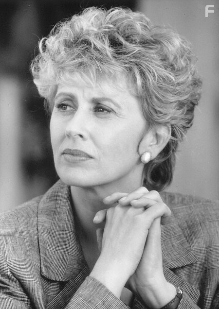 Kate Nelligan in Близко к сердцу (1996)