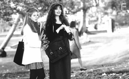 Jennifer Aniston and Jeanne Tripplehorn in Ускользающий идеал (1997)