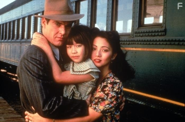 Dennis Quaid and Tamlyn Tomita in Приди узреть рай (1990)