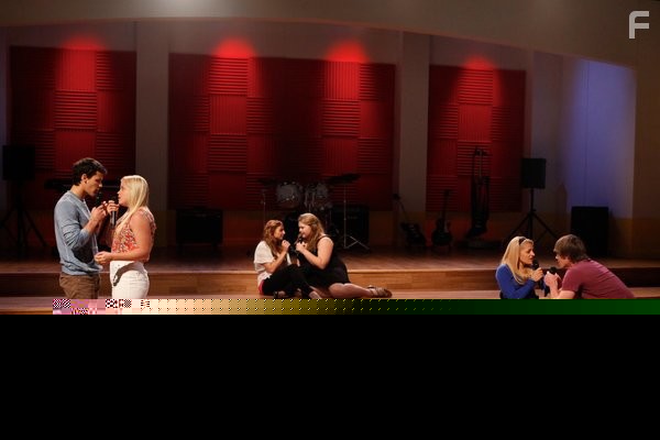 Blake Jenner, Ali Stroker, Lily Mae Harrington, Aylin Bayramoglu, and Shanna Henderson in Проект 'Лузеры' (2011)