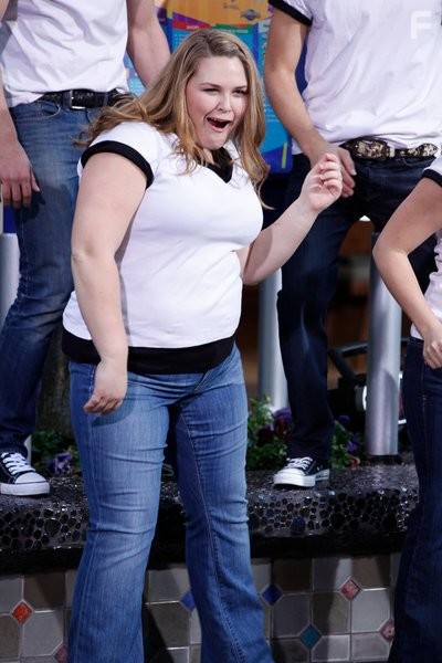 Lily Mae Harrington in Проект 'Лузеры' (2011)