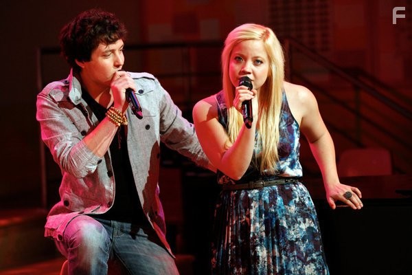 Charlie Lubeck and Shanna Henderson in Проект 'Лузеры' (2011)