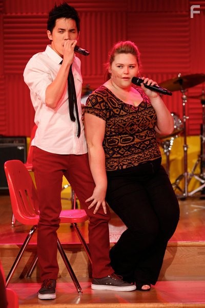 Abraham Lim and Lily Mae Harrington in Проект 'Лузеры' (2011)