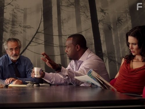 David Strathairn, Laura Mennell, and Malik Yoba in Люди Альфа (2011)