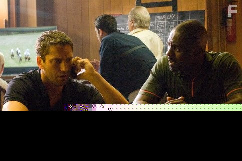 Gerard Butler and Idris Elba in Рок-н-рольщик (2008)