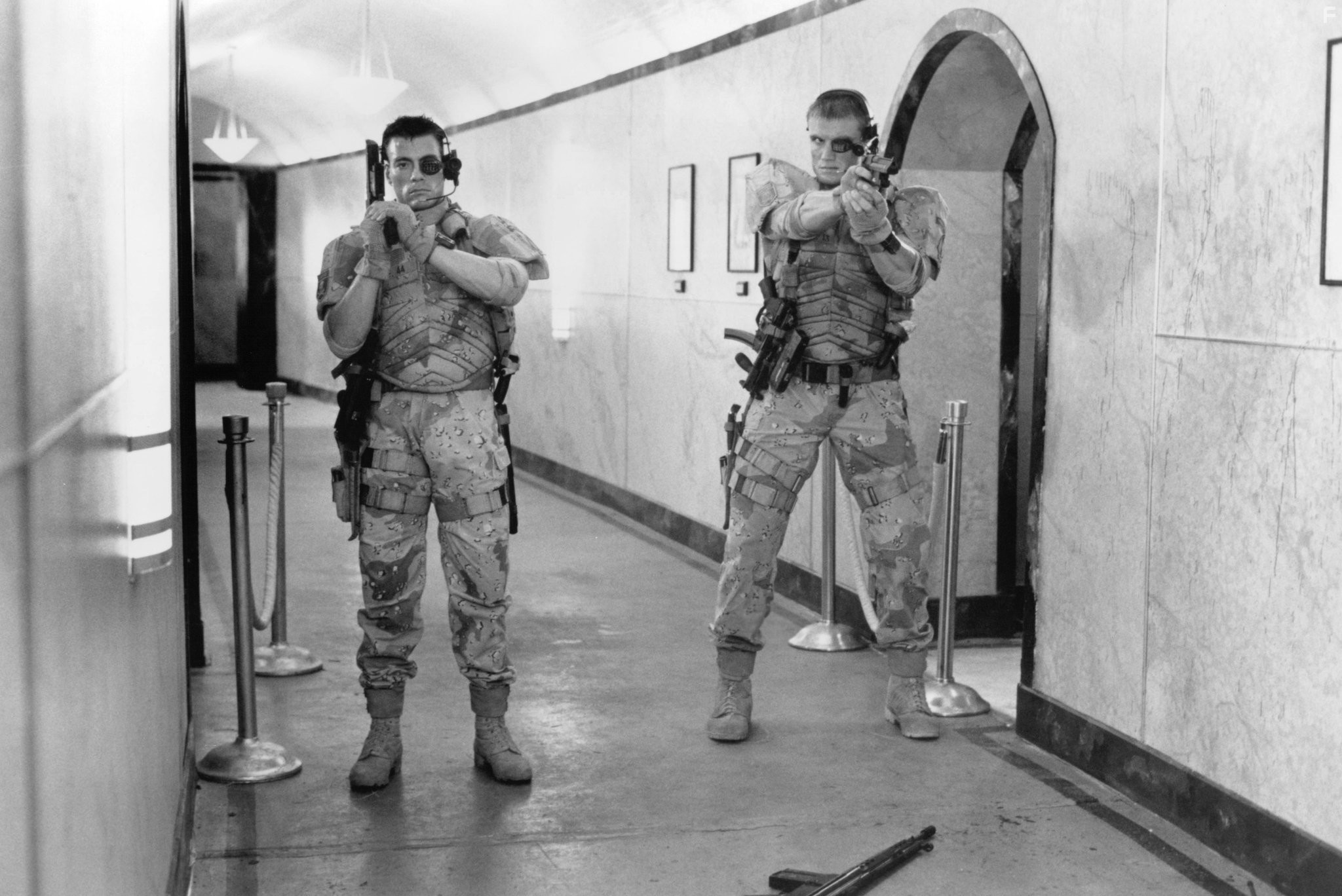 Dolph Lundgren and Jean-Claude Van Damme in Универсальный солдат (1992)