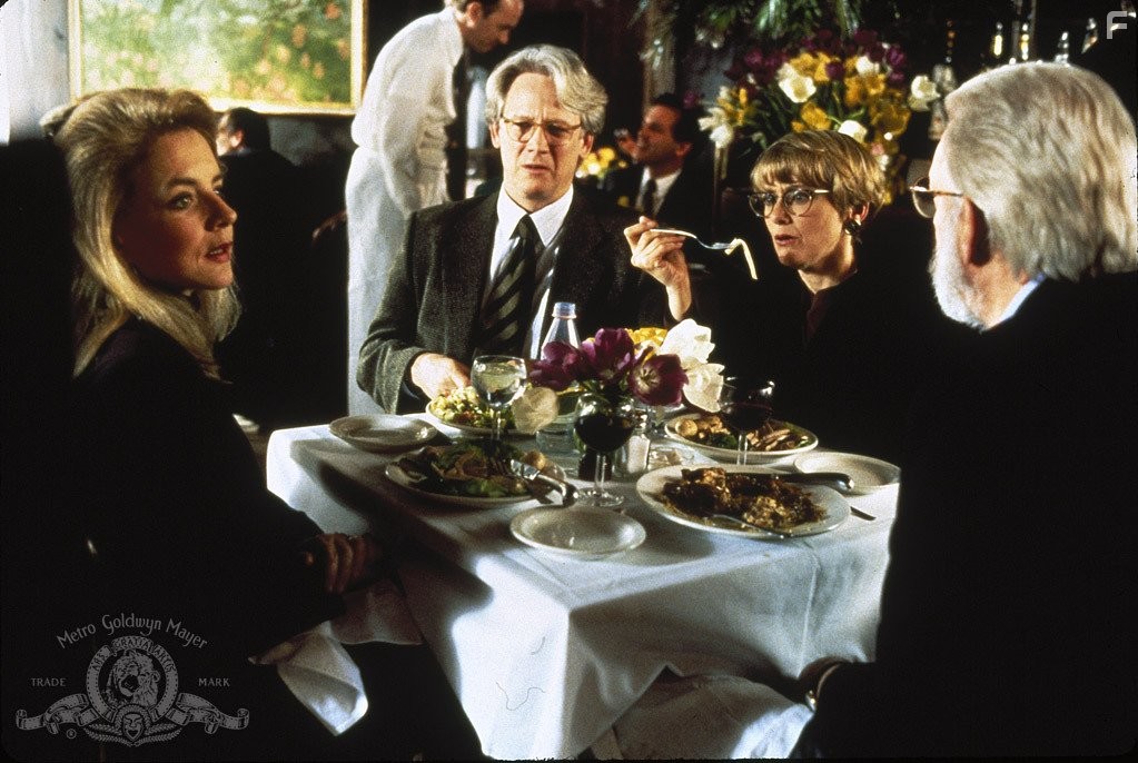 Stockard Channing, Donald Sutherland, Bruce Davison, and Mary Beth Hurt in Шесть степеней отчуждения (1993)