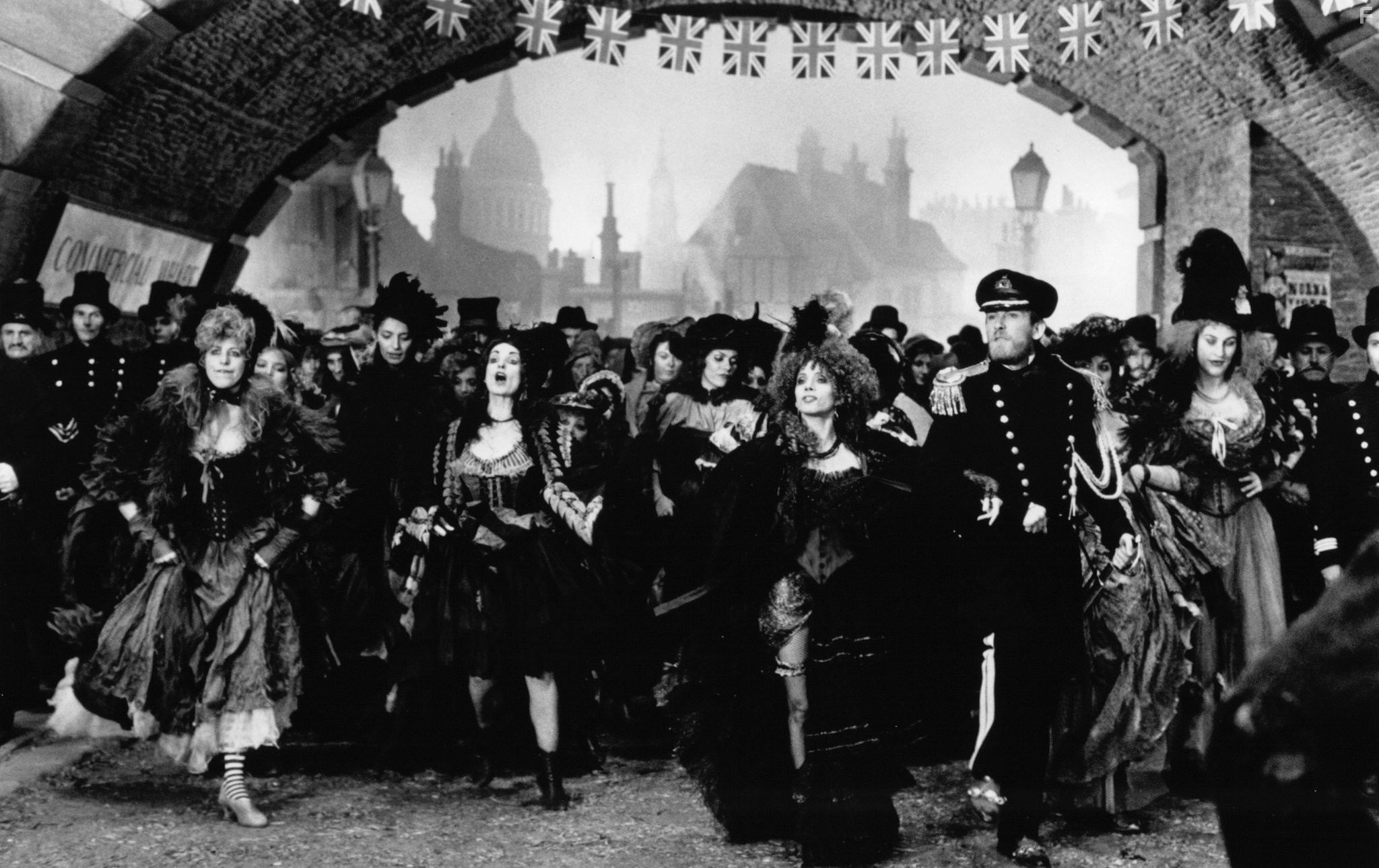 Julia Migenes in Mack the Knife (1989)