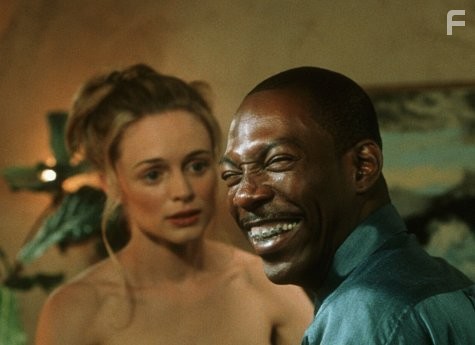 Eddie Murphy and Heather Graham in Клевый парень (1999)