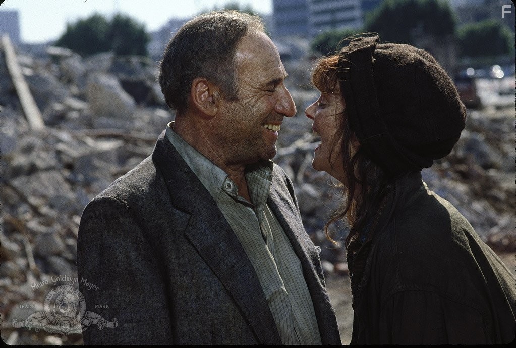 Mel Brooks and Lesley Ann Warren in Жизнь дерьмо (1991)