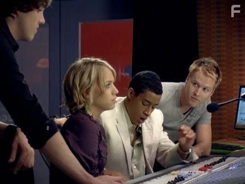 Alexz Johnson and Mark Taylor in Звезда-малолетка (2004)