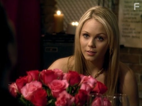 Laura Vandervoort in Звезда-малолетка (2004)