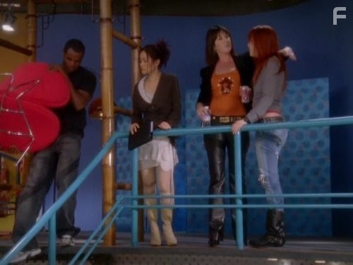 Alexz Johnson, Andrea Lui, and Tracy Waterhouse in Звезда-малолетка (2004)