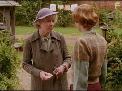 Geraldine McEwan in Мисс Марпл Агаты Кристи: A Murder Is Announced (2005)
