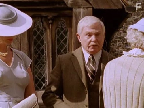 Derek Jacobi in Мисс Марпл Агаты Кристи: The Murder at the Vicarage (2004)