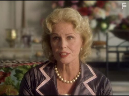 Joanna Lumley in Мисс Марпл Агаты Кристи: The Mirror Crack'd from Side to Side (2010)