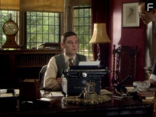 Mathew Horne in Мисс Марпл Агаты Кристи: The Secret of Chimneys (2010)