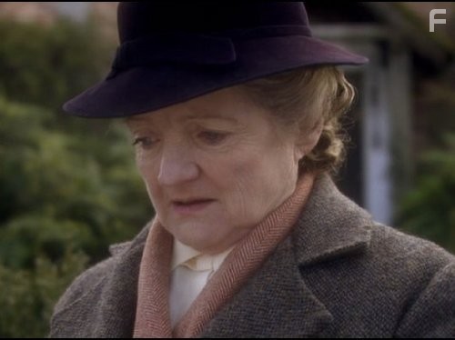 Julia McKenzie in Мисс Марпл Агаты Кристи: The Pale Horse (2010)