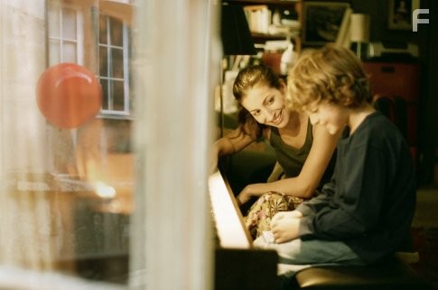 Полет красного надувного шарика (2007)