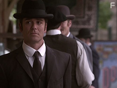 Yannick Bisson in Расследования Мердока (2008)