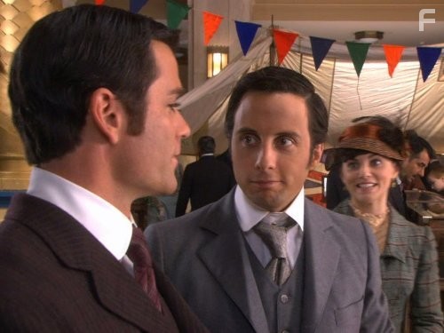 Yannick Bisson and Jonny Harris in Расследования Мердока (2008)